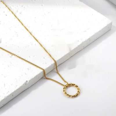 Women's Fashionable Exquisite Non-Fading Openwork Circle Gold Simple Twist Necklace